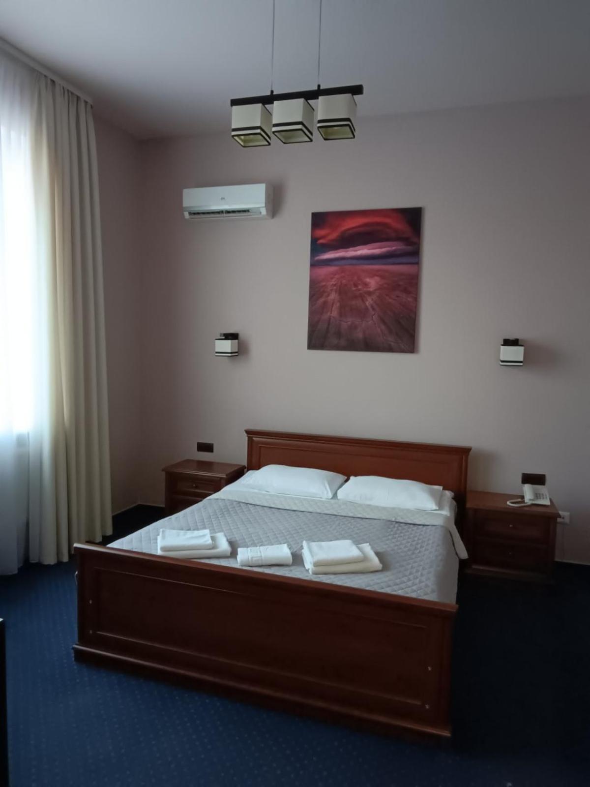 Gosudar Hotel Kropyvnytskyi Exterior foto